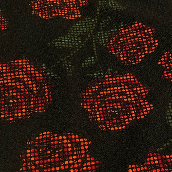Lularoe Cassie pencil skirt, black with digital red roses XL X large - Picture 3 of 4